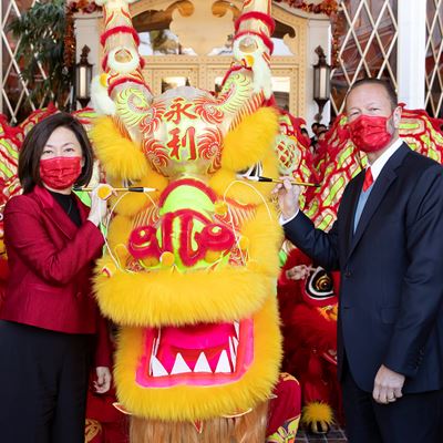 Golden dragon and lions eye-dotting ceremony