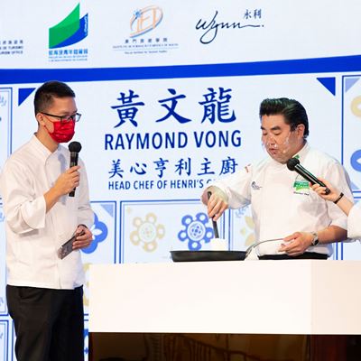 The first culinary demonstration session was hosted by Raymond Vong Head Chef of Henri's Galley
