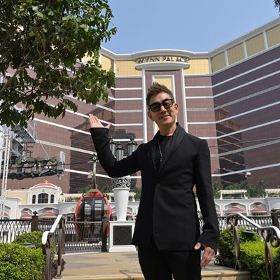 Richie Jen stages surprise flash mob at Wynn Palace to promote his upcoming concerts in Macau