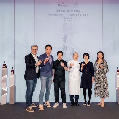 Two award-winning chefs of the Black Pearl Restaurant Guide, Executive Chef Tam Kwok Fung of Wing Lei Palace and Chef Xu