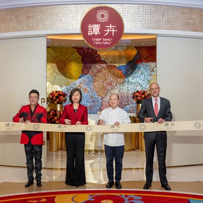 Cantonese Master Chef Tam Kwok Fung, the Wynn management team, and legendary singer Johnny Jiang jointly unveil "Chef...
