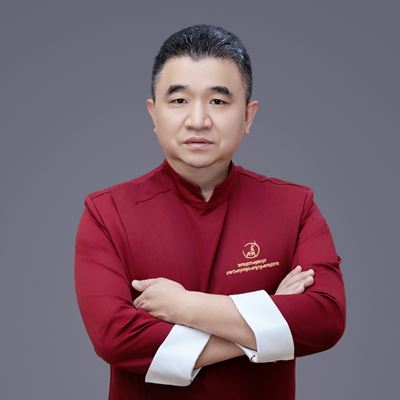 Renowned Chinese culinary master Yun Peng Yu