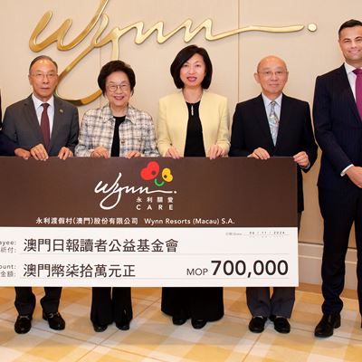 Wynn donates MOP 700,000 to the Charity Fund from the ReaderWynn Supports 'Walk for a Million' with MOP 700,000 Donation