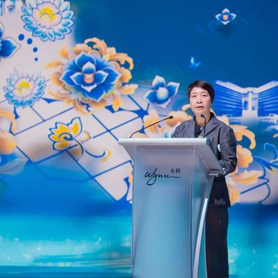 The President of the Cultural Affairs Bureau, Ms. Leong Wai Man, gives a speech
