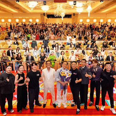 《捕風追影》電影巨星演員、主創嘉賓與現場觀眾大合照