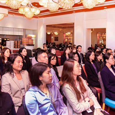 Wynn organizes team members to watch live broadcast of China s Victory Day Commemoration held at Tiananmen Square in Bei
