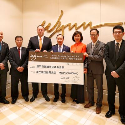 from left to right Mr Ricardo Silva Director of the Charity Fund from the Readers of Macao Daily News Mr Chui Ka