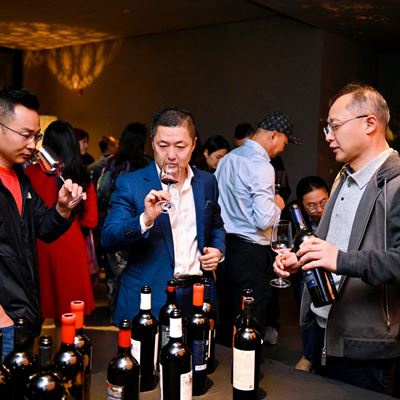 At the reception of the Wynn Signature Chinese Wine Awards 2026 Relay Dinner in Shanghai guests were given the opportun