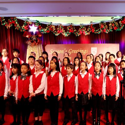 Tis crescendo choir sings festive Christmas carols in the lobby of Wynn Macau