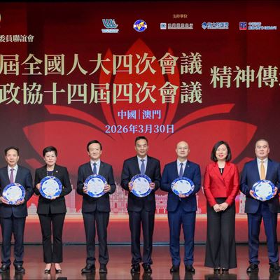 永利向主講嘉賓致送紀念品