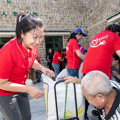Wynn volunteers assisted with the distribution of food hampers to 371 underprivileged families