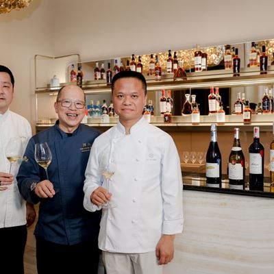 Executive Chef Tam Kwok Fung of Chef Tam s Seasons partnered with the head chefs of Selection by Du and Yong Fu Shanghai