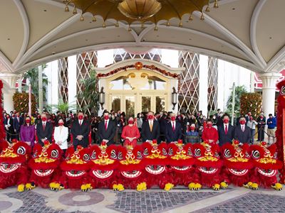 Group photo of Wynn management team and lion dance performers