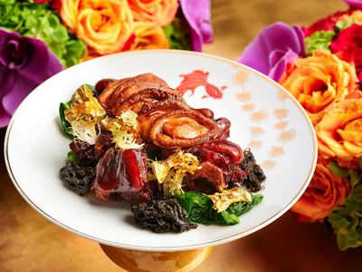 Braised pork knuckle with abalone and black moss – Wing Lei
