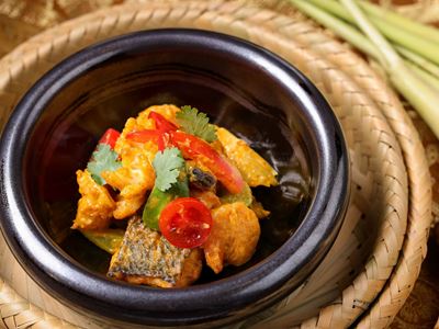 Stir fried seafood with curry powder and salted egg yolk