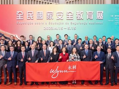 Wynn's 50 management team members visited the "National Security Education Exhibition" on its opening day.