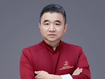 Renowned Chinese culinary master Yun Peng Yu