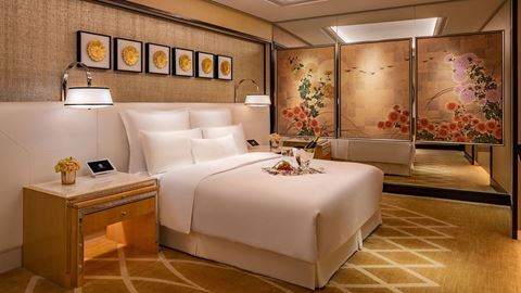 Encore Deluxe Suite Bedroom by Lyiso