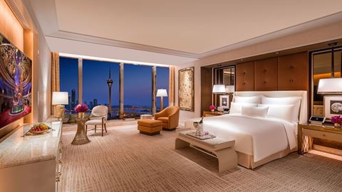 Encore Grand Salon Suite Bedroom by Lyiso