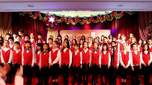 Tis crescendo choir sings festive Christmas carols in the lobby of Wynn Macau