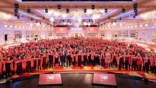 Wynn Launches 20th Anniversary Share Award for Team Members image