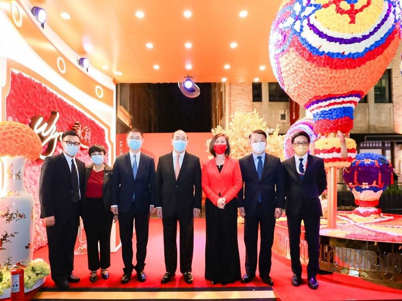 Government Delegates visit the Wynn booth at the "Macao Week in Shanghai" mega roadshow