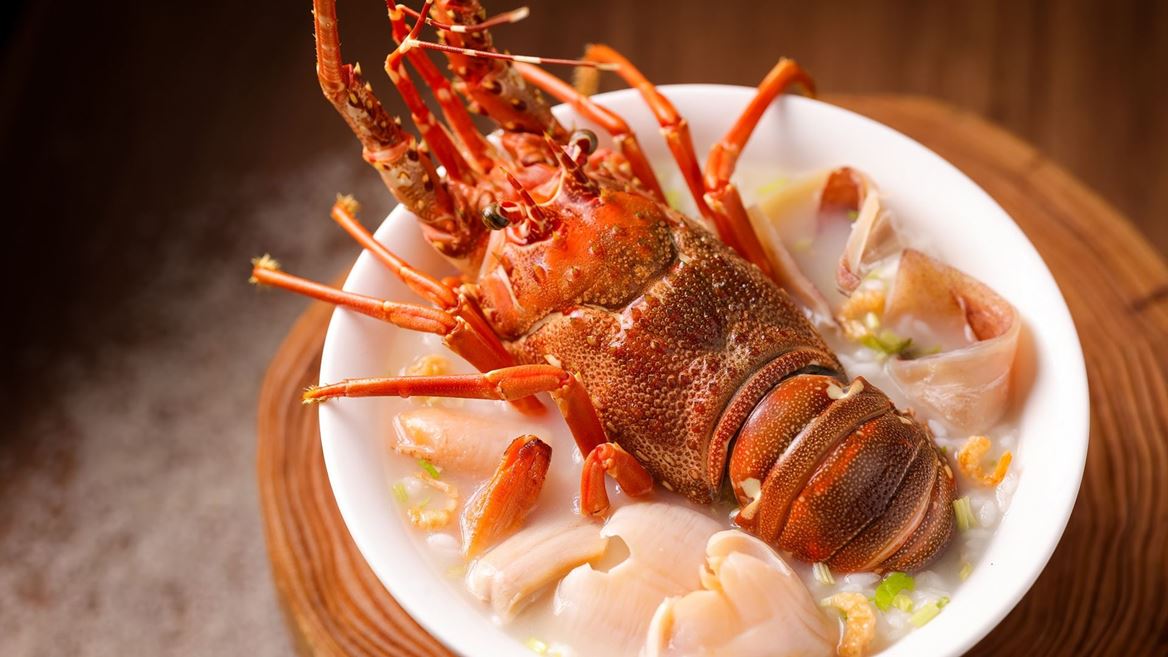 圖七：咏作潮汕魚粥菜式 —「致」（青龍蝦、小象拔蚌、乾魷魚絲）