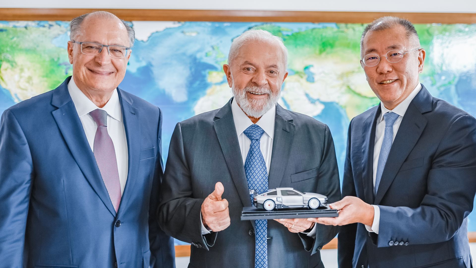 Euisun Chung Executive Chair of Hyundai Motor Group Brazil President Luiz In cio Lula da Silva Brazil Vice President