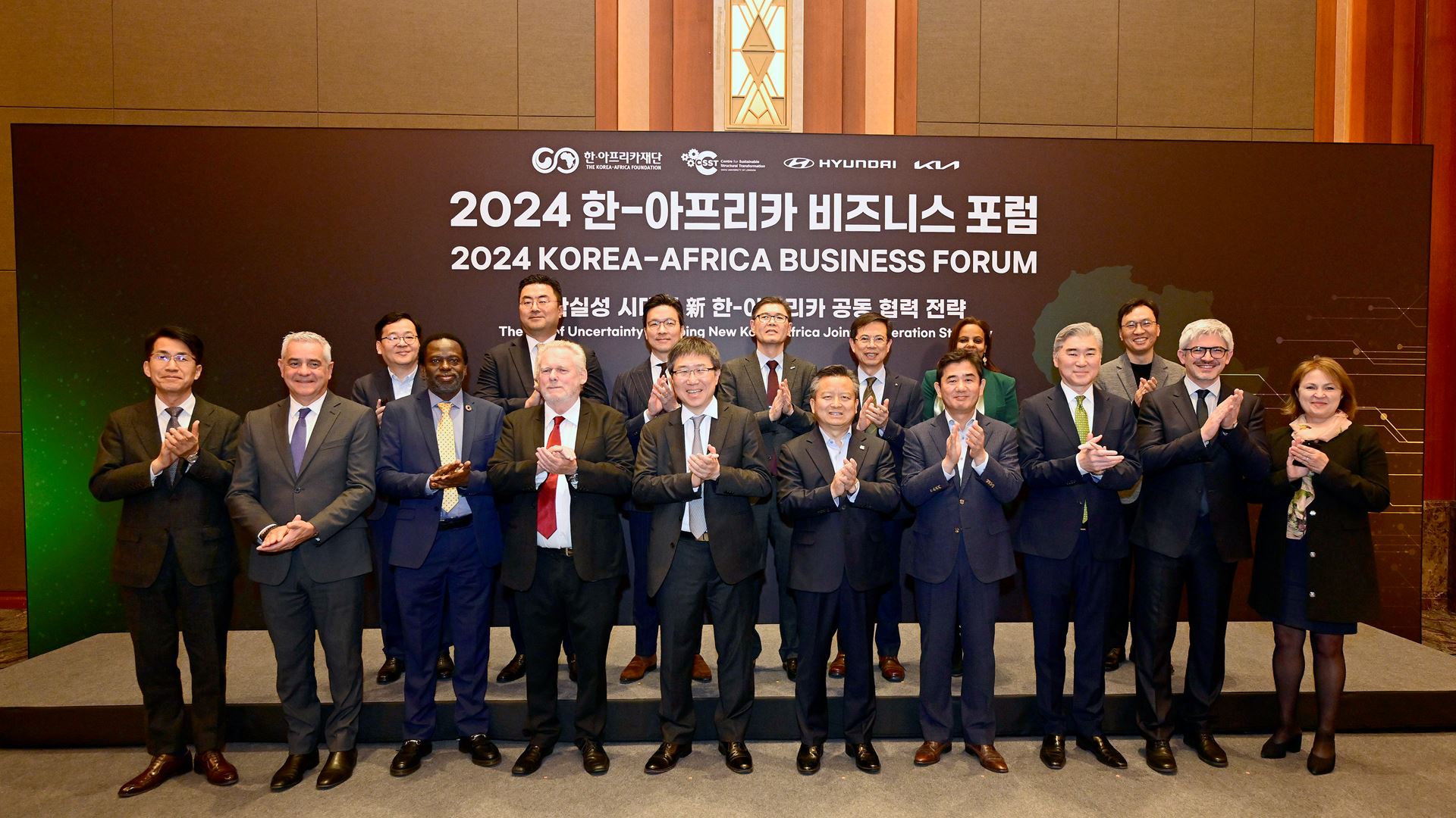 Front Row Left to Right Dong Wook Kim Executive Vice President HMG Said Mouline Head of Morocco s Agency
