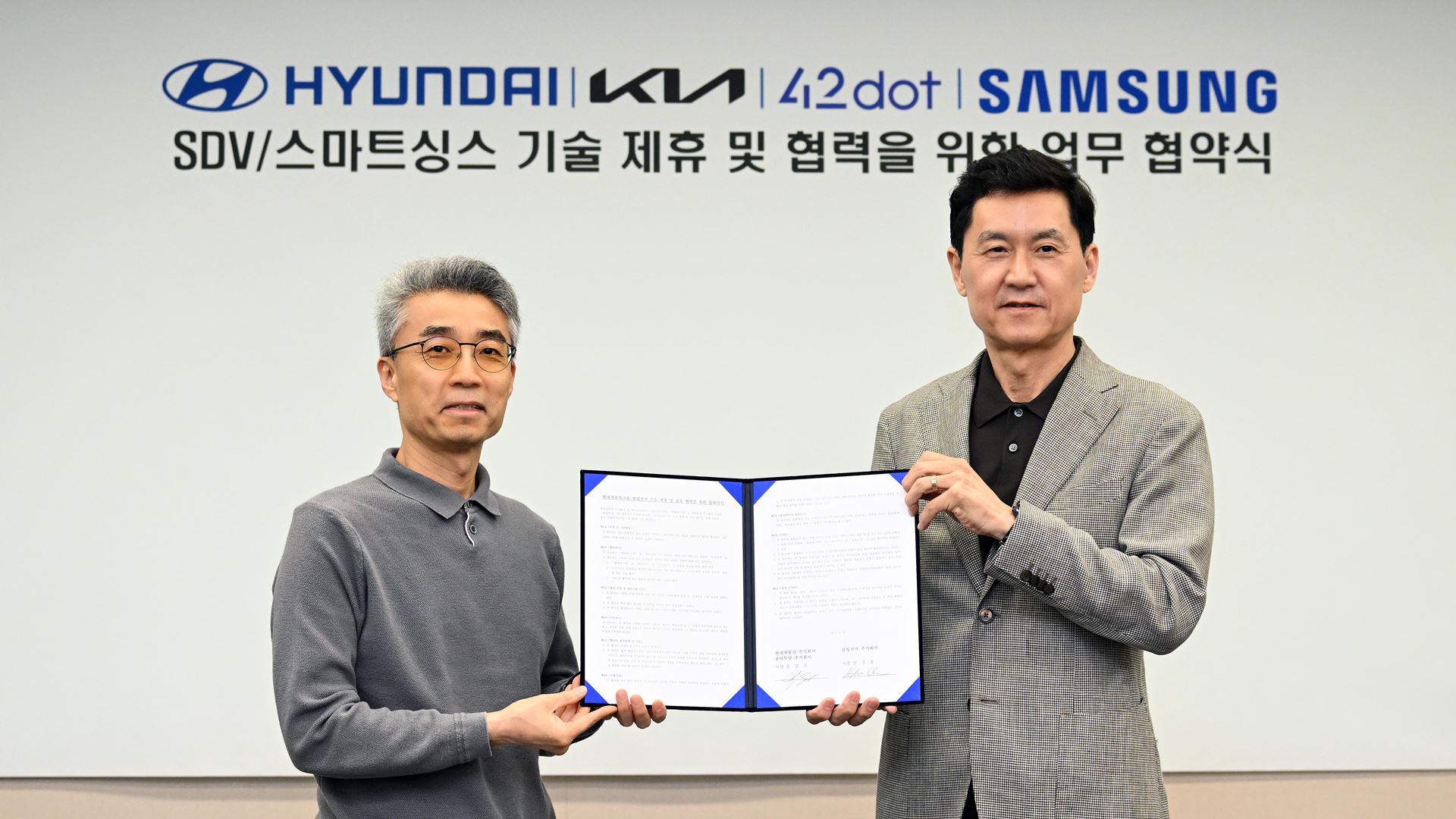 (From left) Chang Song, President and Head of Hyundai Motor Group Advanced Vehicle Platform (AVP) Division; Paul (Kyungw