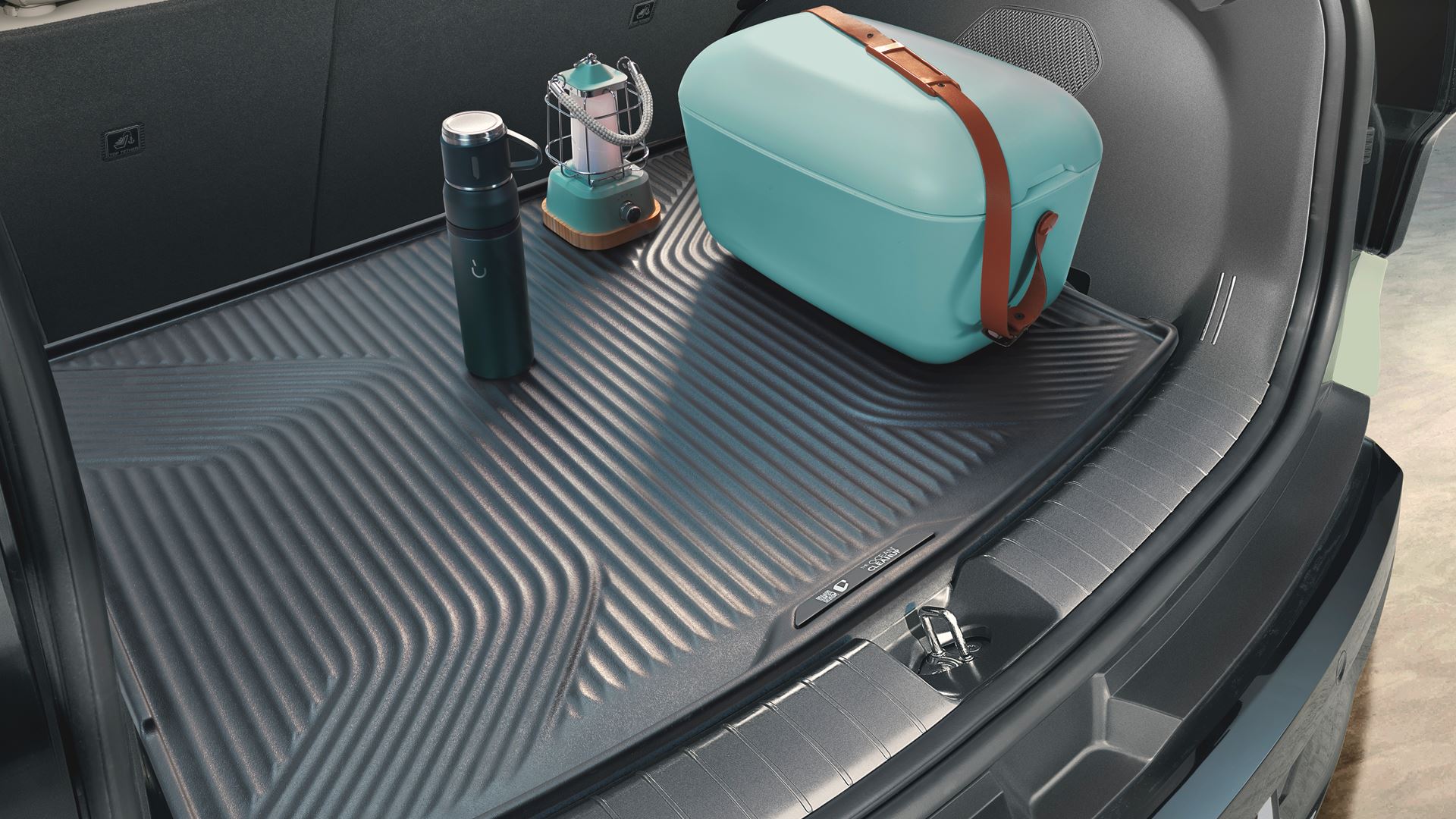 Kia introduces world s first car accessory made using recycled plastic from the Great Pacific Garbage Patch