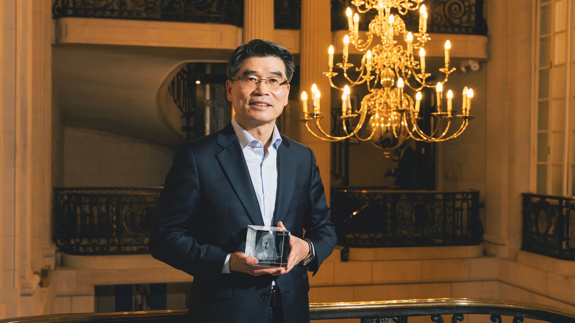 Kia President and CEO Ho Sung Song honored at 2025 Autocar Awards