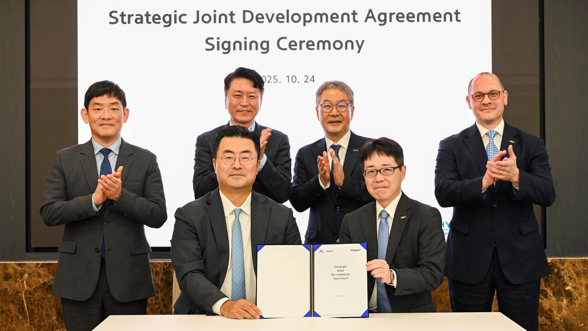 (from left in the first row) Heung-soo Kim, Executive Vice President and Head of Global Strategy Office at Hyundai Motor (from left in the first row) Heung-soo Kim, Executive Vice President and Head of Global Strategy Office at Hyundai Motor