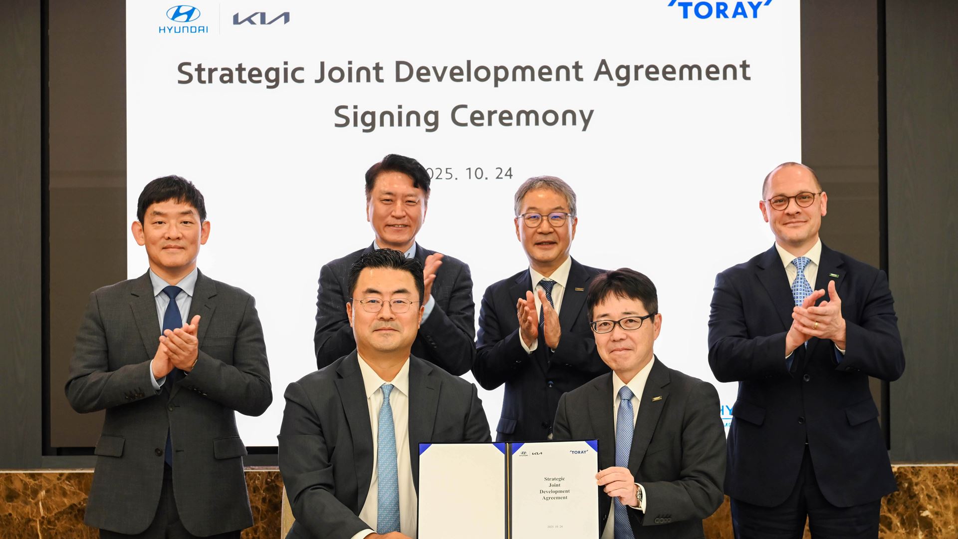 (from left in the first row) Heung-soo Kim, Executive Vice President and Head of Global Strategy Office at Hyundai Motor (from left in the first row) Heung-soo Kim, Executive Vice President and Head of Global Strategy Office at Hyundai Motor