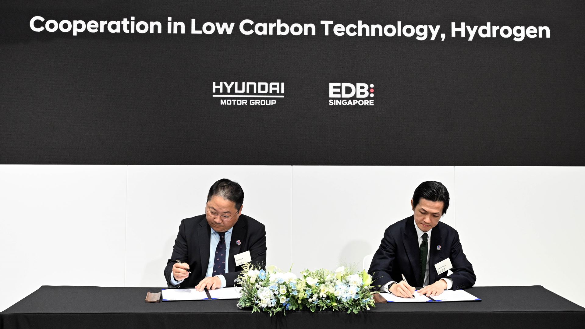 (from left) Jaeha Park, Vice President and Head of Global Hydrogen Business Sub-Division at Hyundai Motor Group...