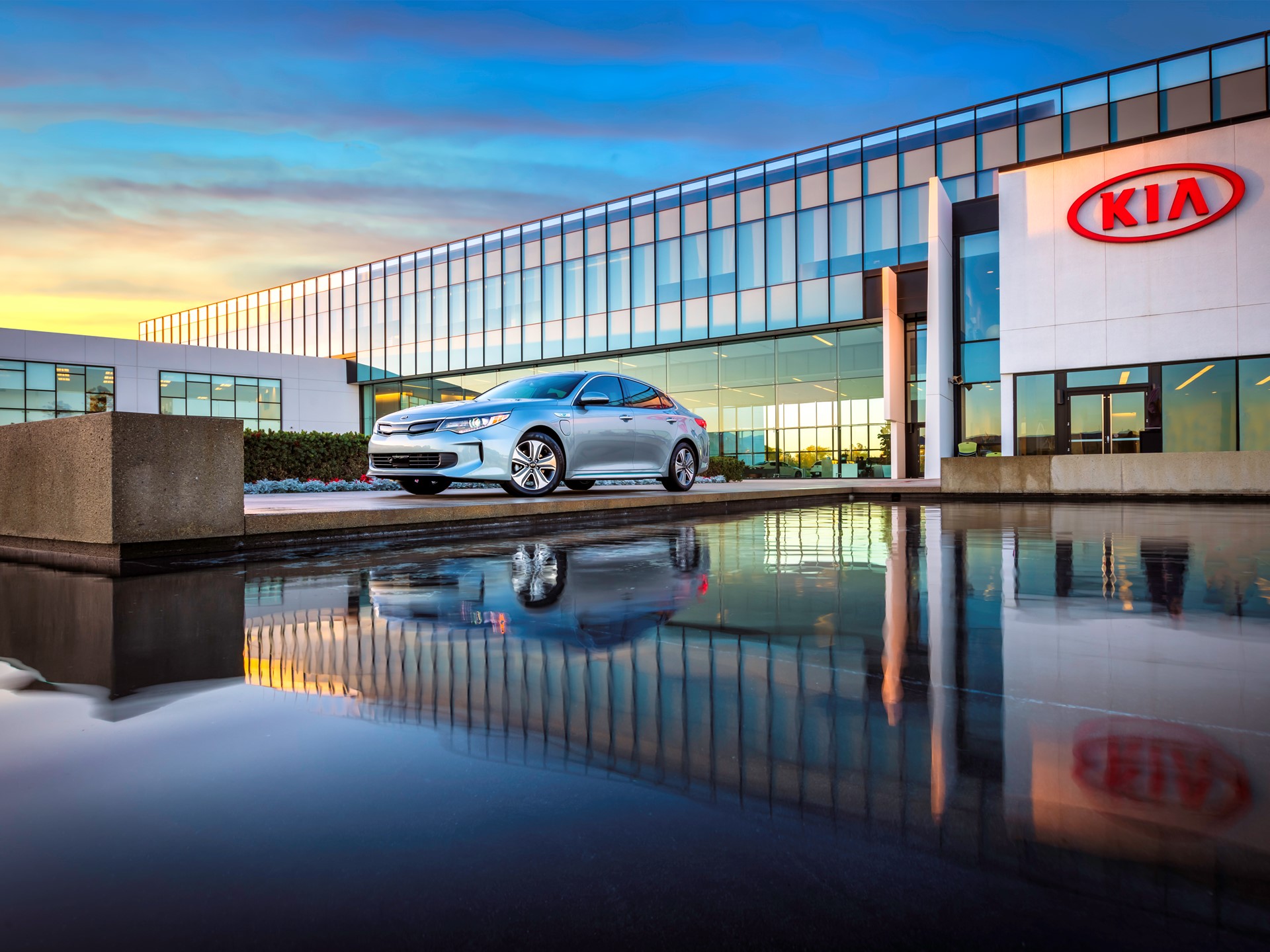 Optima Plug-in Hybrid