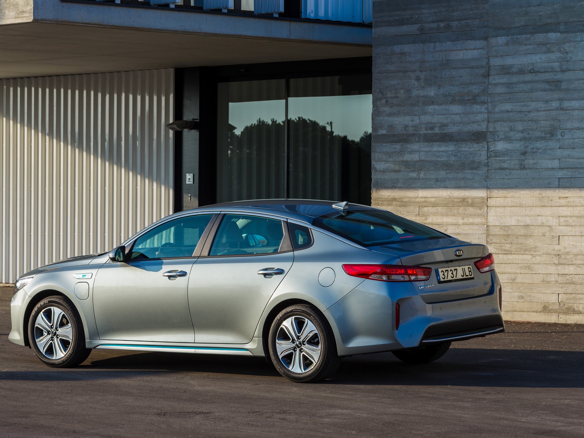 Optima Plug-in Hybrid