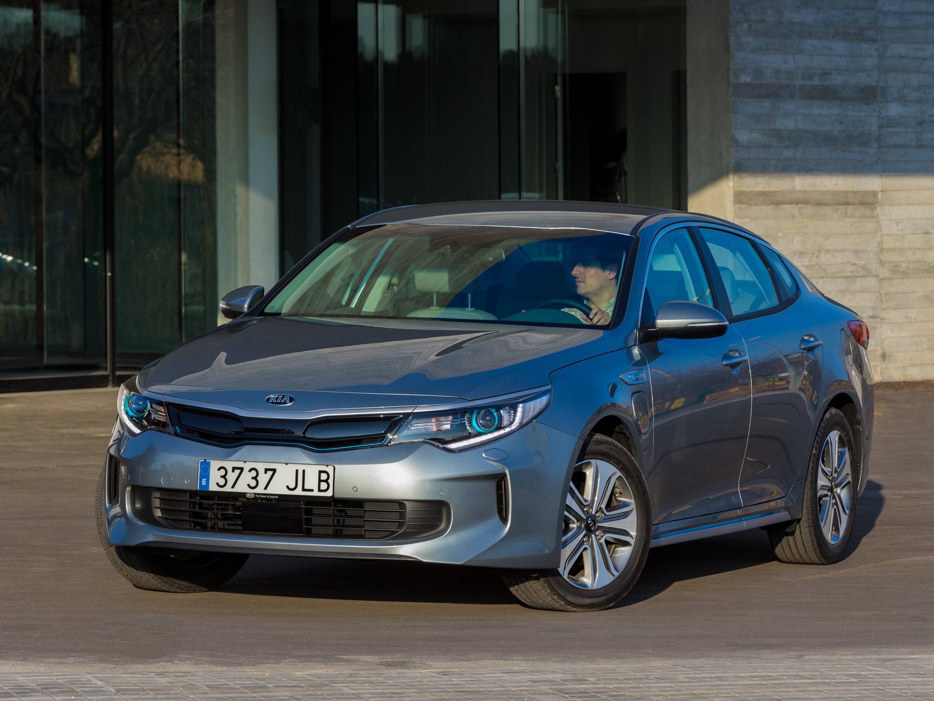 Optima Plug-in Hybrid