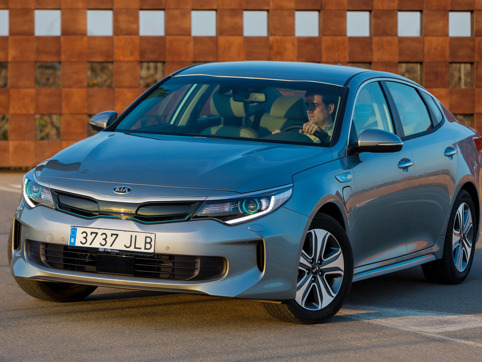 Optima Plug-in Hybrid