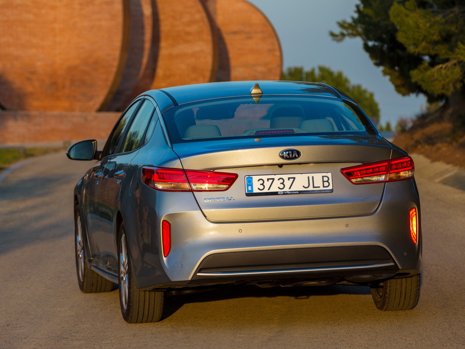 Optima Plug-in Hybrid