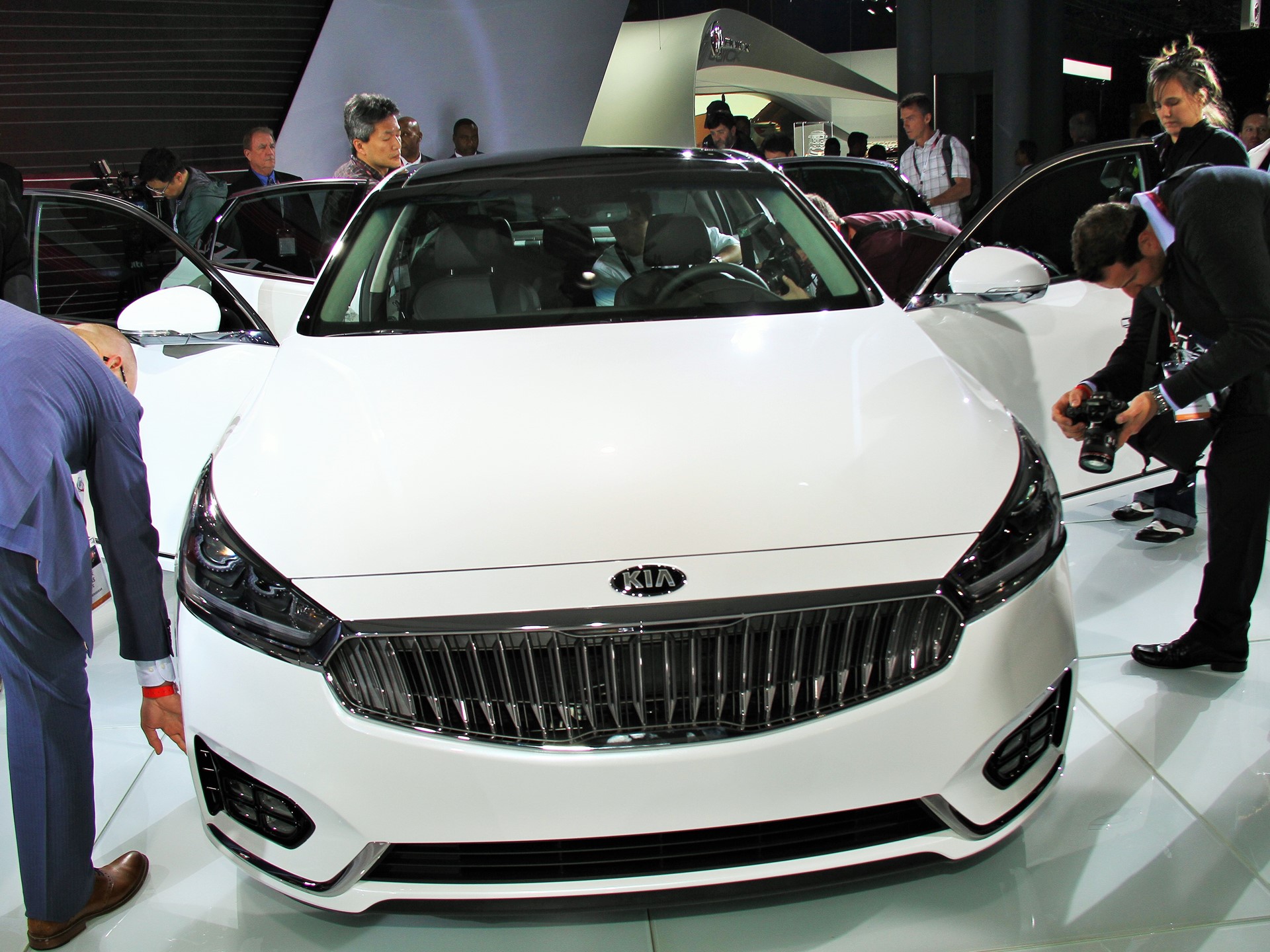 2016 NY Auto Show CADENZA PRESS EVENT