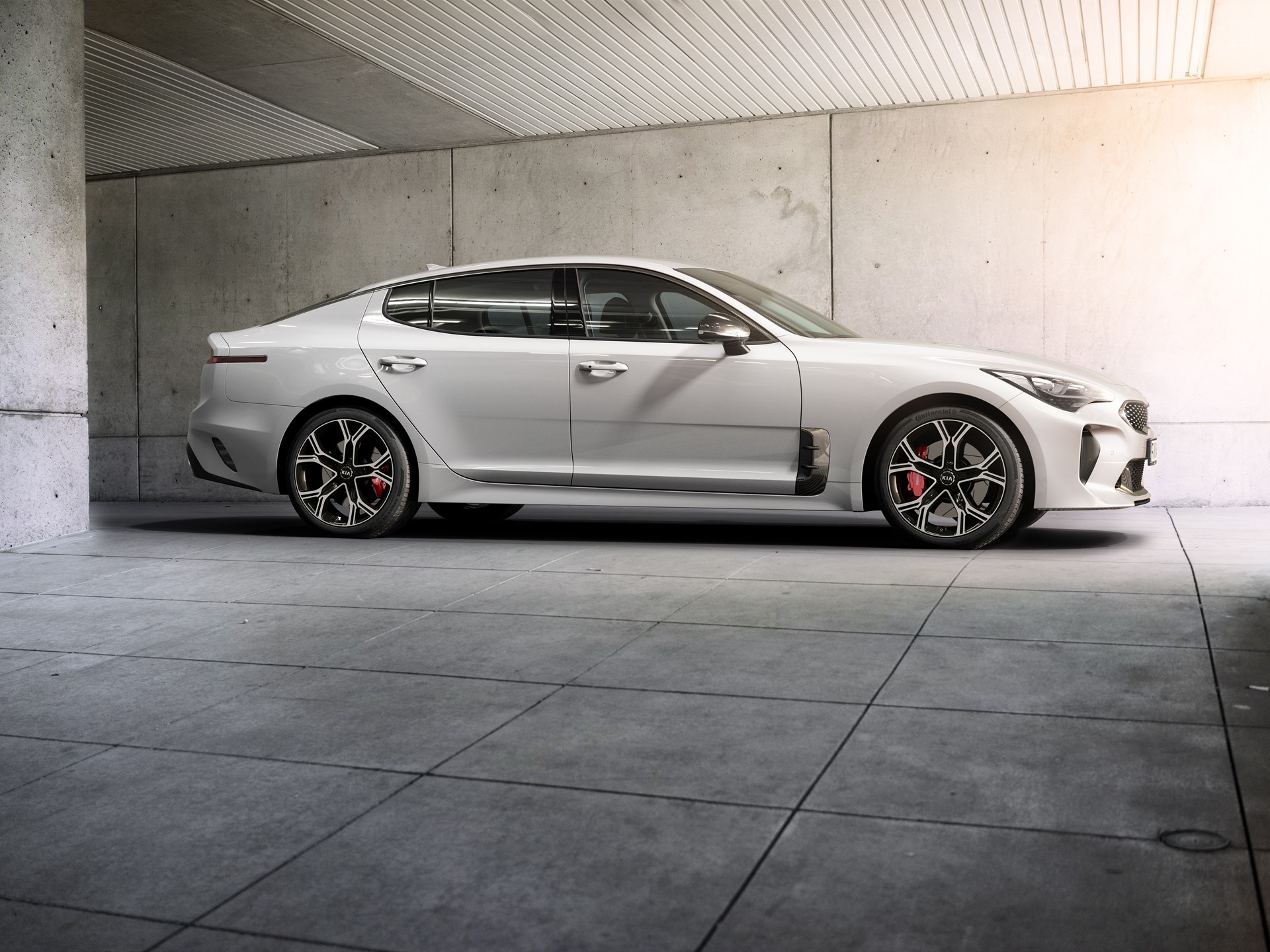 Kia Stinger white