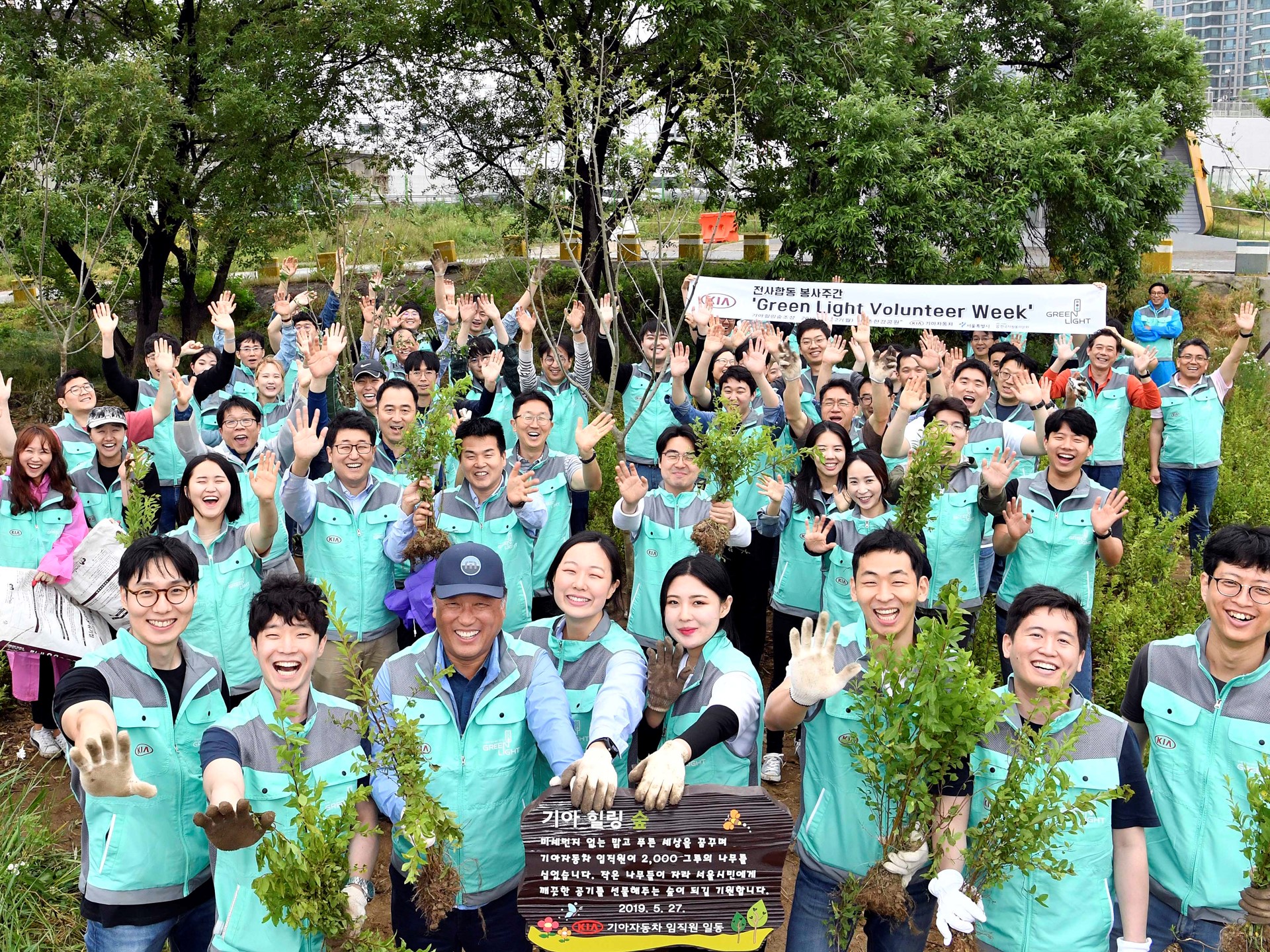 Jun Young Choi, Executive Vice President, Head of Human Resources & Administration Division (front row, third from left)