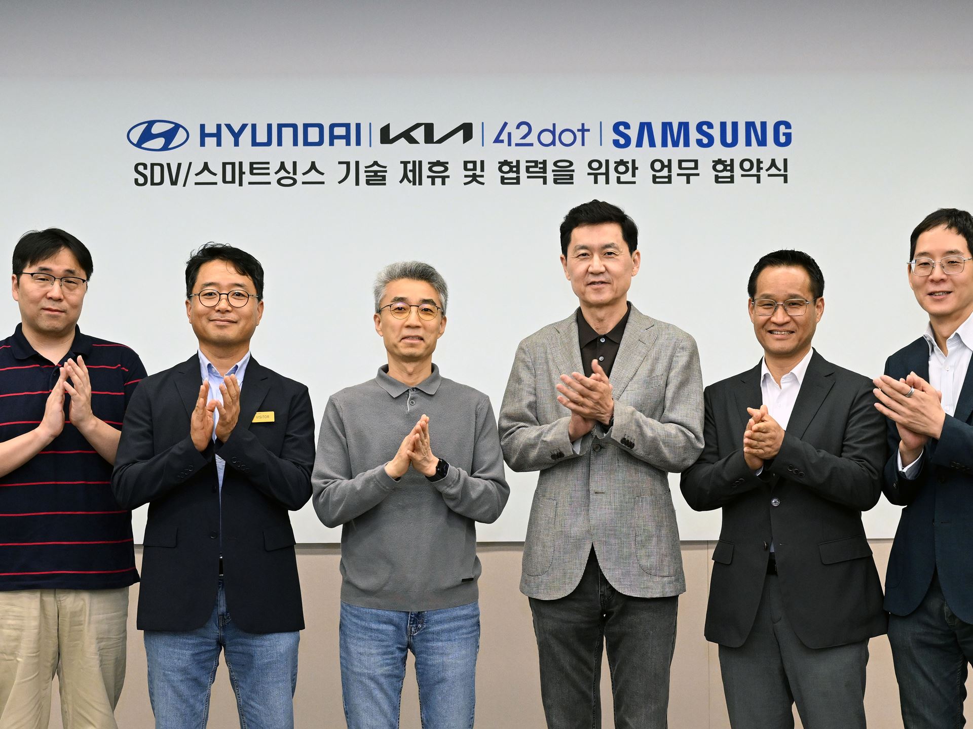 From left Jinhee Choi Senior Executive Vice President of 42dot Haeyoung Kwon Vice President and Head of Hyundai Mot