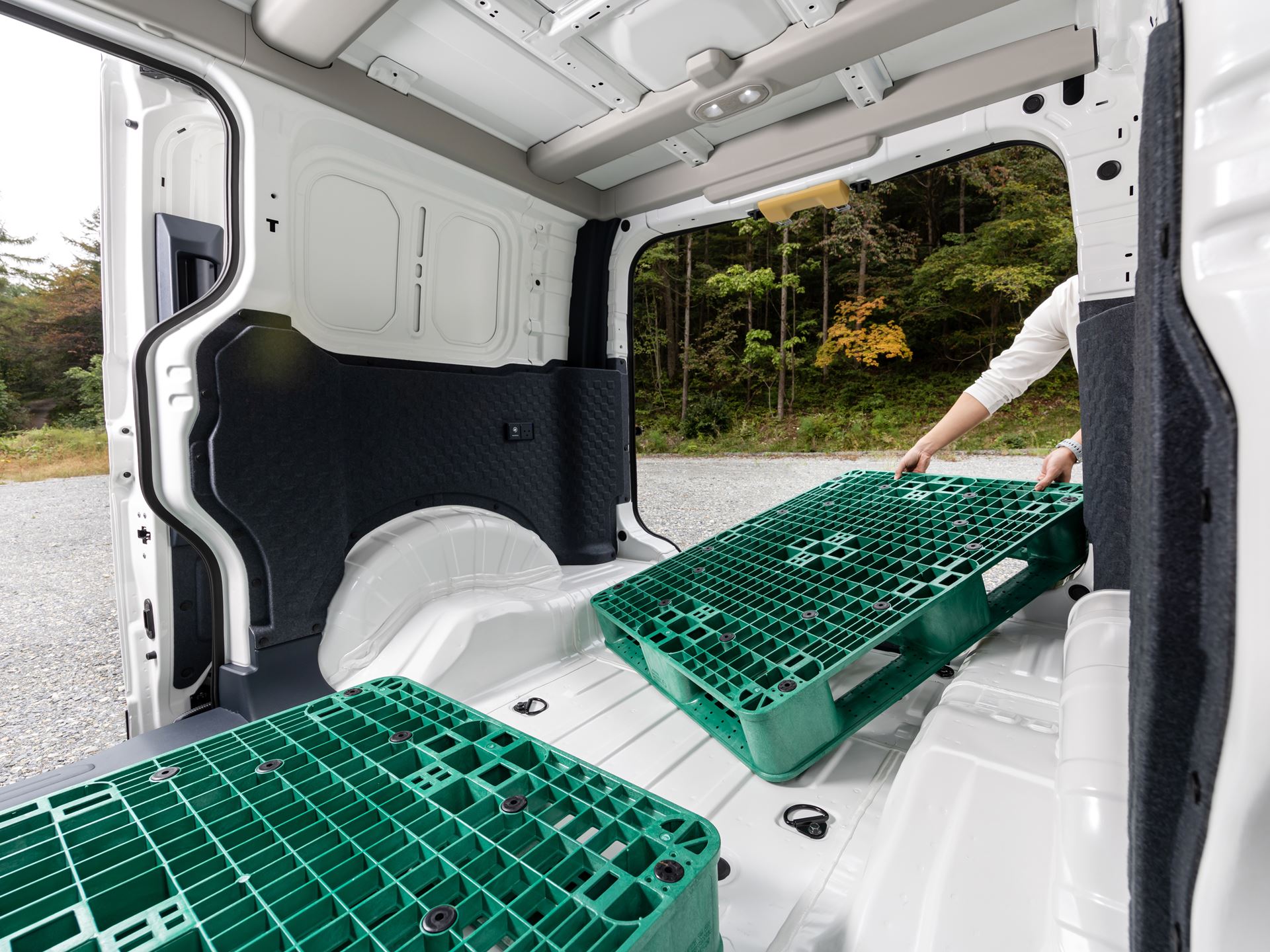 PV5 Cargo Clear White Detail