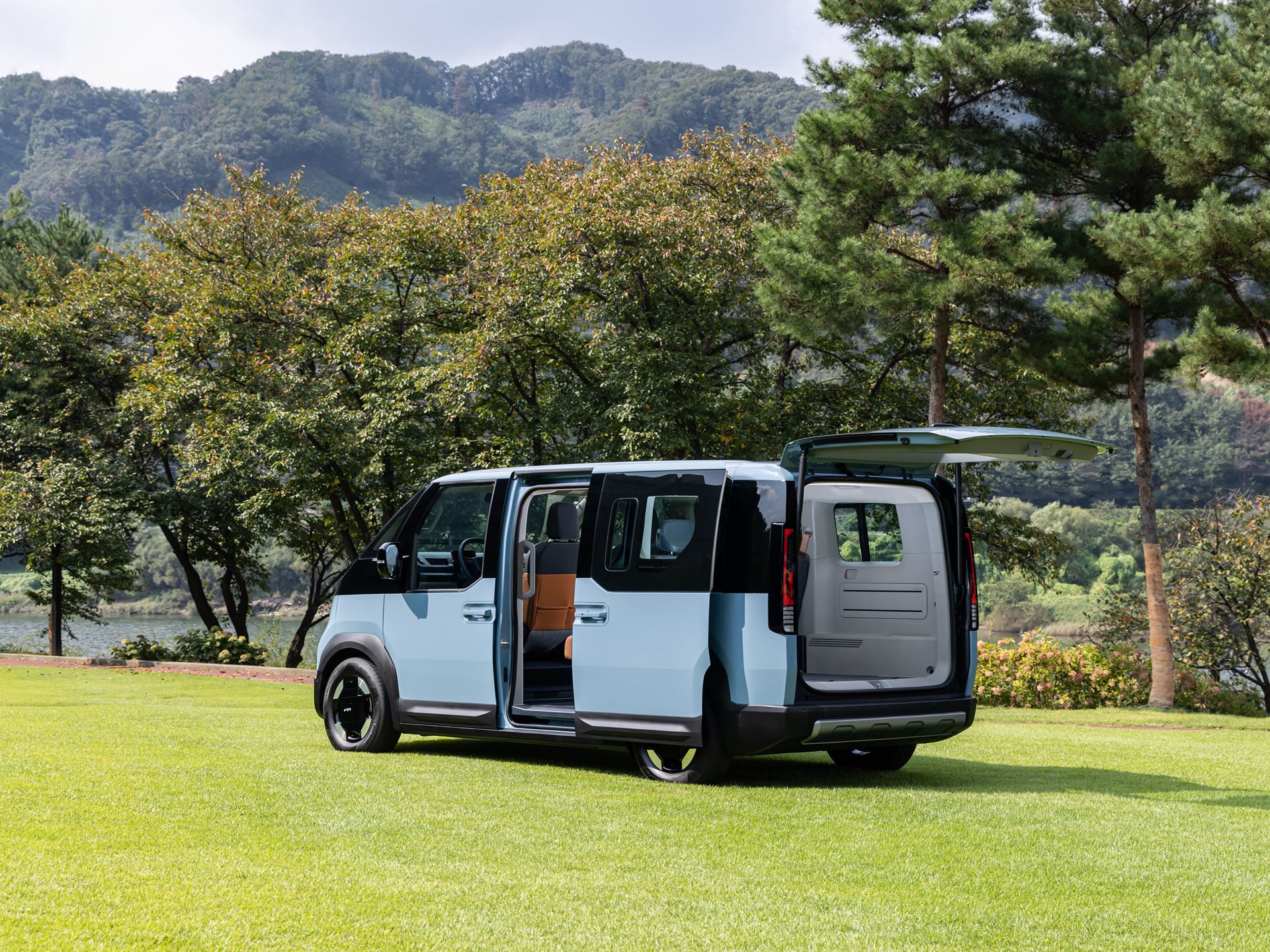 PV5 Passenger Frost Blue Static