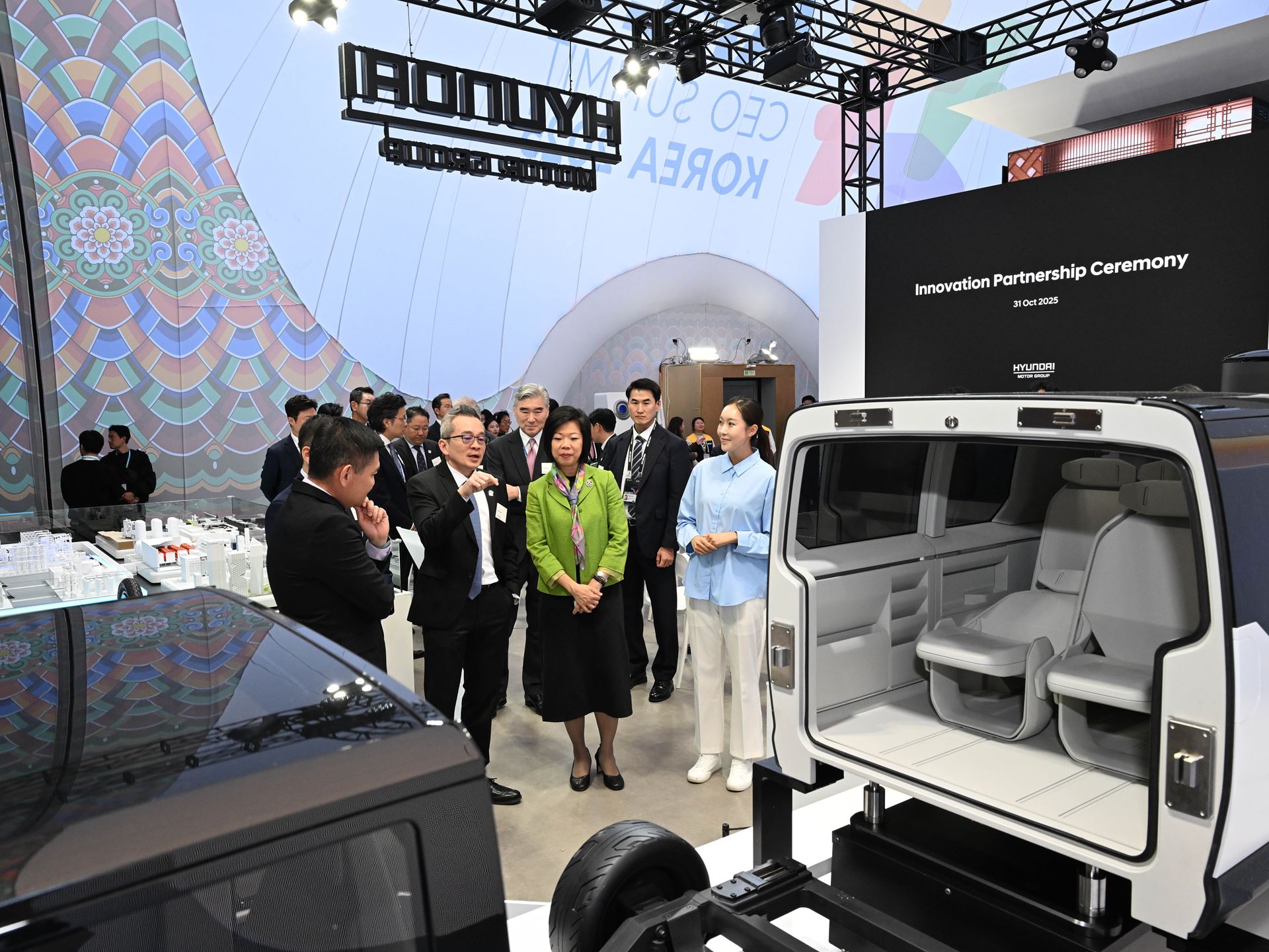 Chan Tsan Chief Executive of HTX Sung Kim President for Strategic Planning at Hyundai Motor Group and Sim Ann