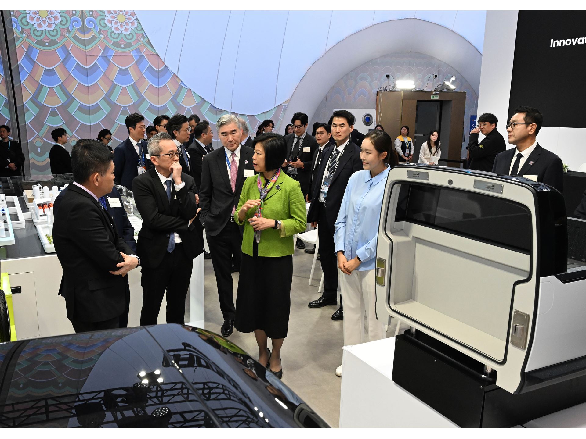 Chan Tsan Chief Executive of HTX Sung Kim President for Strategic Planning at Hyundai Motor Group and Sim Ann