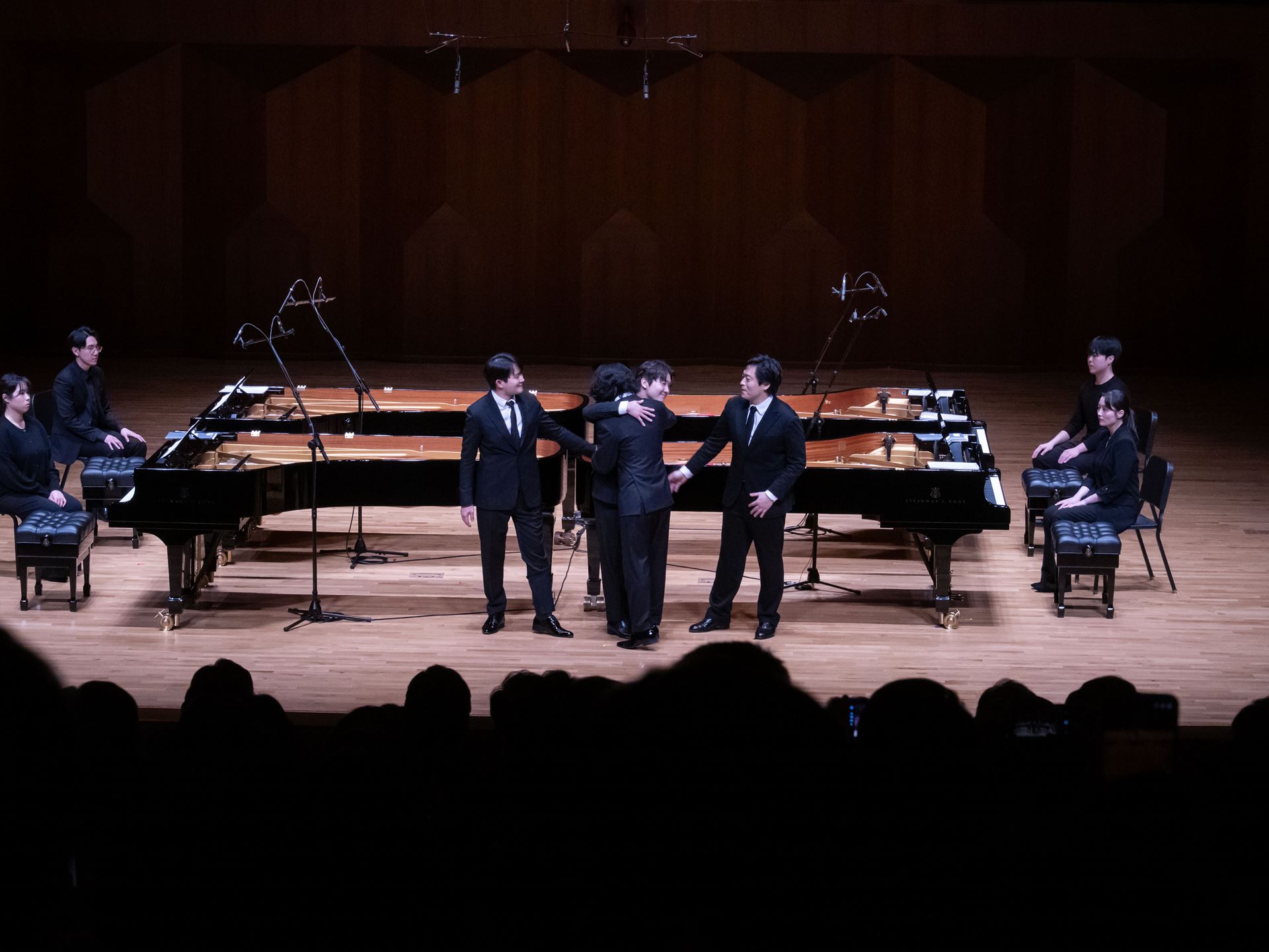 HMG Hosts Memorial Concert Marking 25th Anniversary of Founding Chairman Ju yung Chung s passing