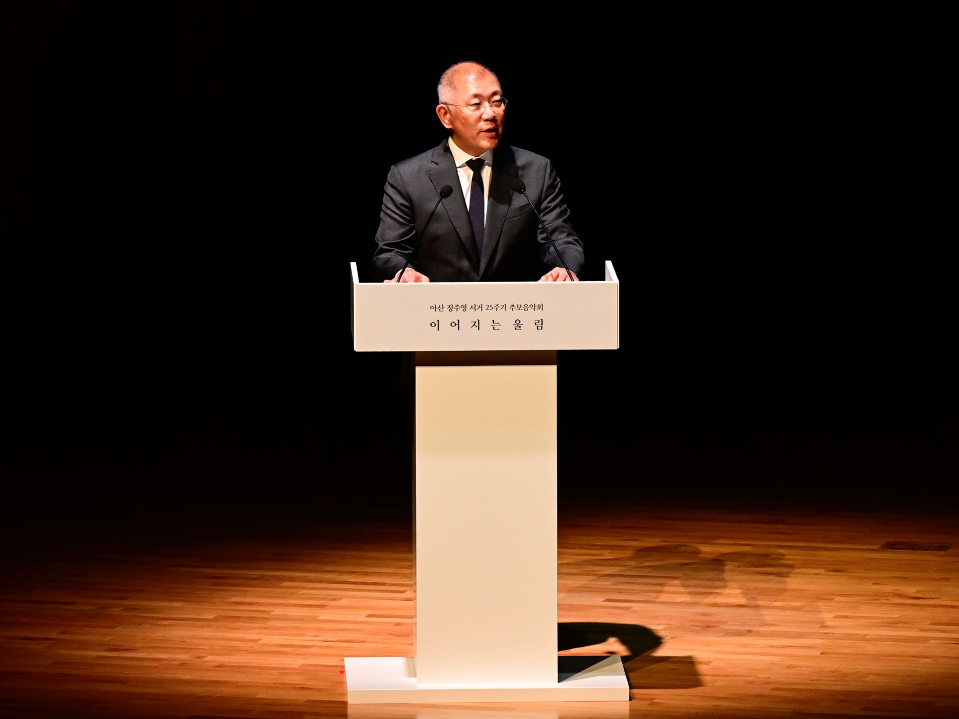 HMG Hosts Memorial Concert Marking 25th Anniversary of Founding Chairman Ju yung Chung s passing